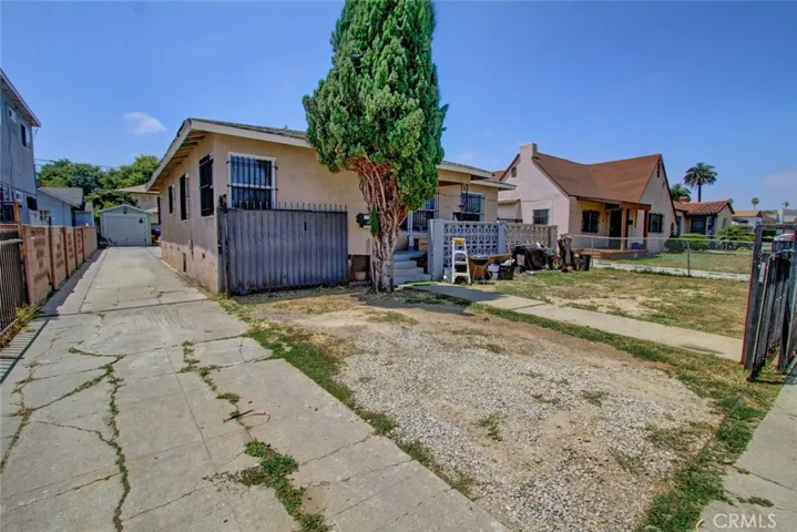 1622 W 84th Street, Los Angeles, California 90047