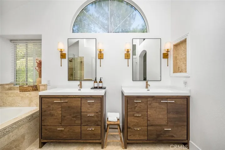 Main Suite Bathroom