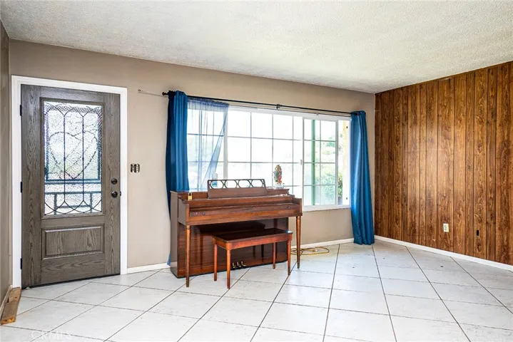 633 S 5th Street, Colton, California 92324