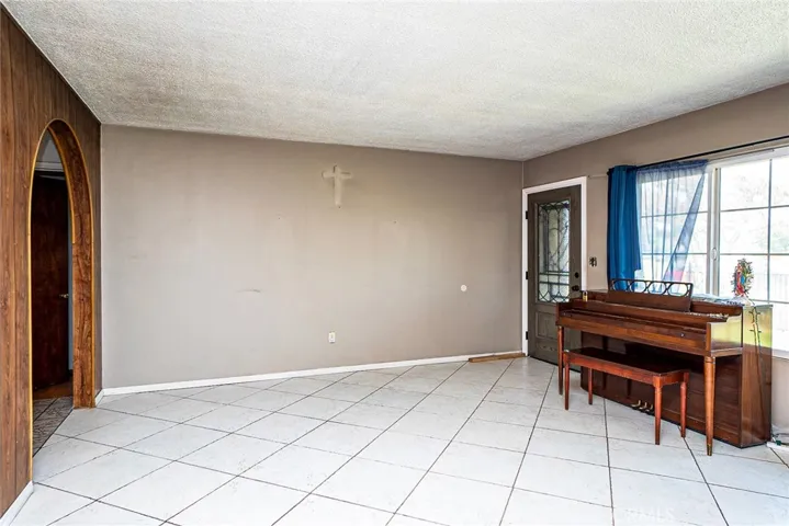 633 S 5th Street, Colton, California 92324