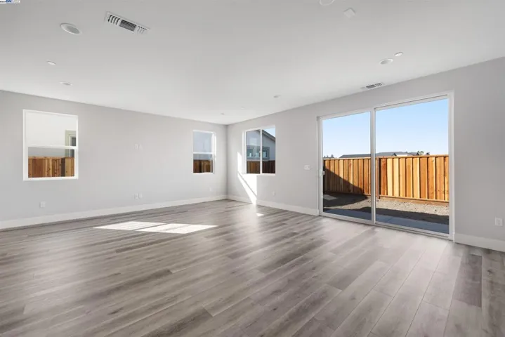 2901 Luke Ln, Santa Rosa, California 95407