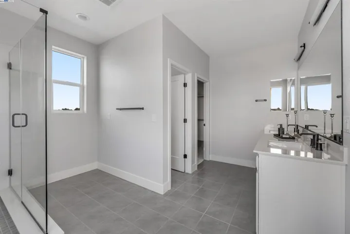 2901 Luke Ln, Santa Rosa, California 95407