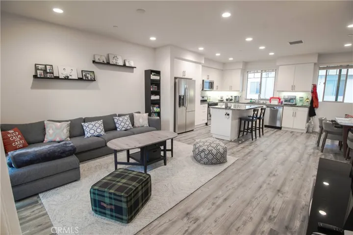 170 Harringay, Irvine, California 92618