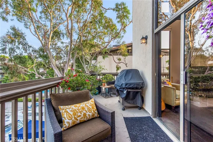 5328 Marina Pacifica Dr N, Long Beach, California 90803