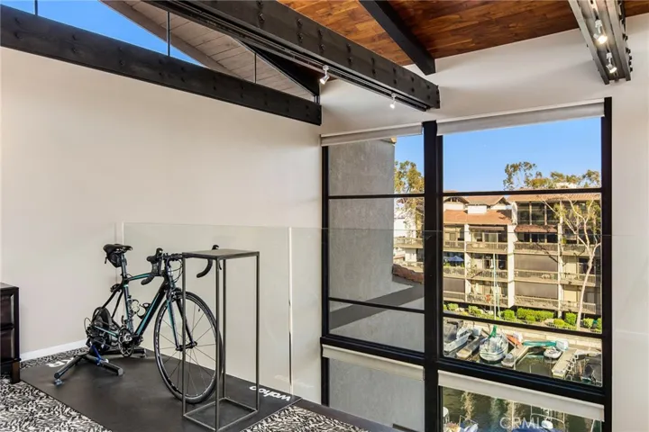 5328 Marina Pacifica Dr N, Long Beach, California 90803
