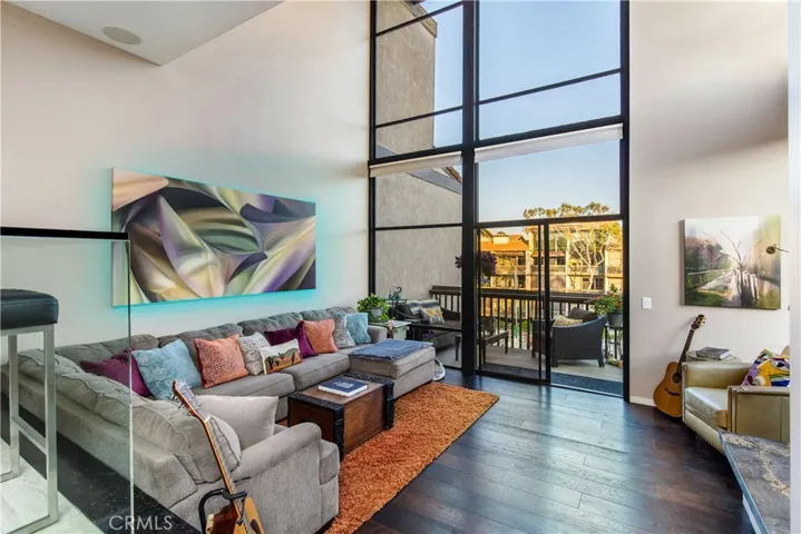 5328 Marina Pacifica Dr N, Long Beach, California 90803