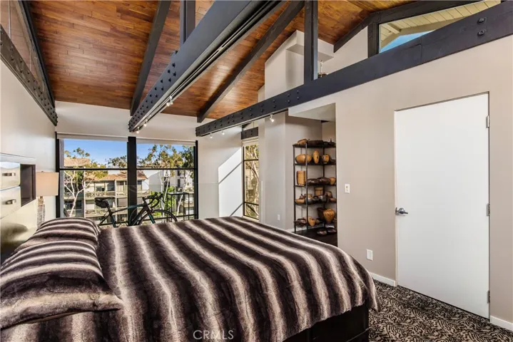 5328 Marina Pacifica Dr N, Long Beach, California 90803