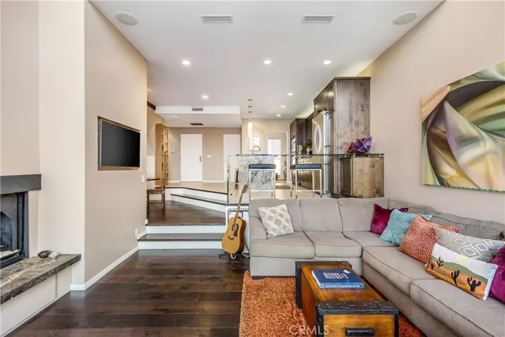 5328 Marina Pacifica Dr N, Long Beach, California 90803