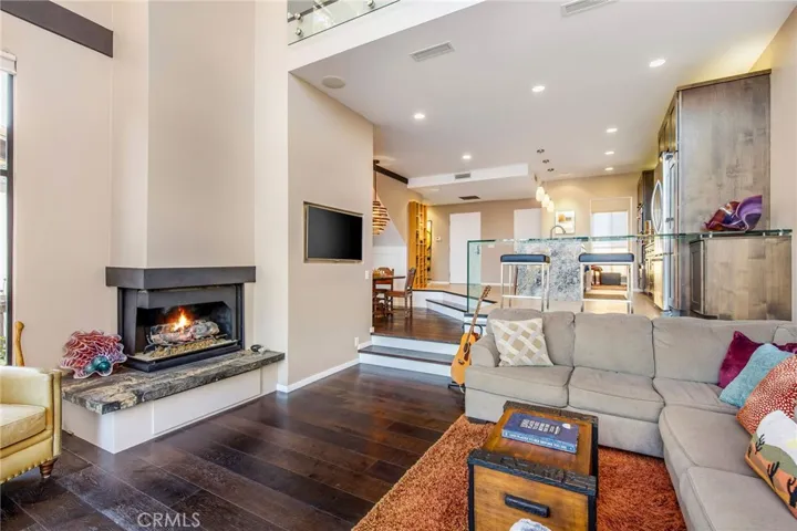 5328 Marina Pacifica Dr N, Long Beach, California 90803