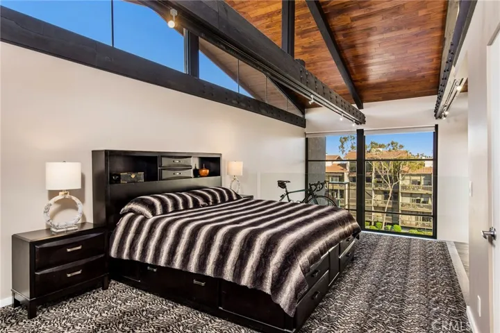 5328 Marina Pacifica Dr N, Long Beach, California 90803