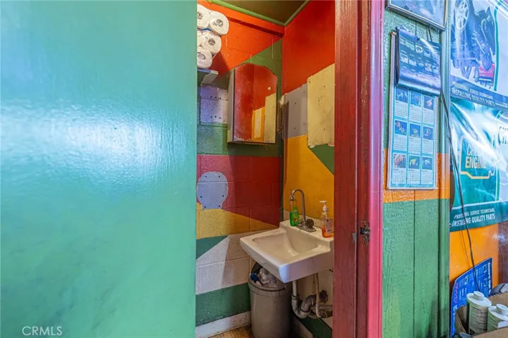 8431 Foothill Boulevard, Sunland, California 91040