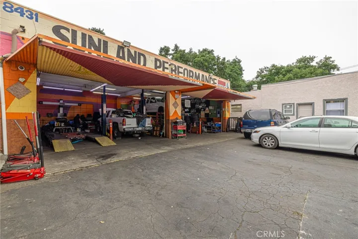 8431 Foothill Boulevard, Sunland, California 91040