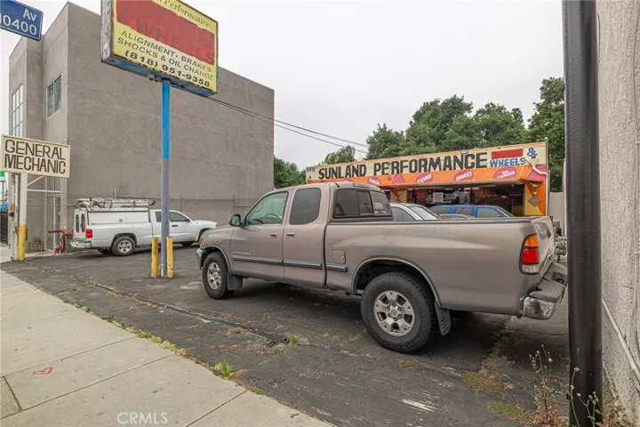 8431 Foothill Boulevard, Sunland, California 91040