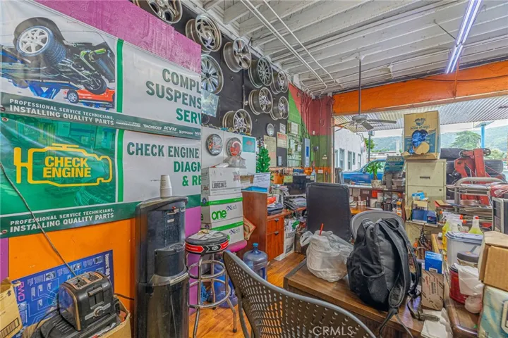 8431 Foothill Boulevard, Sunland, California 91040