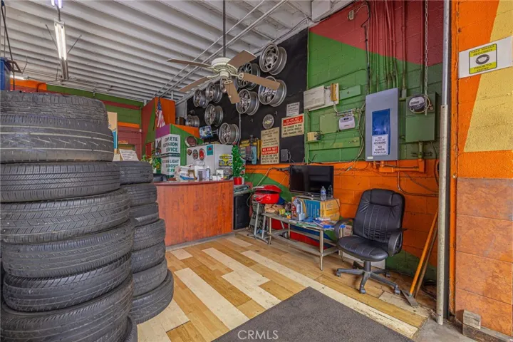 CUSTOMER WAITING AREA