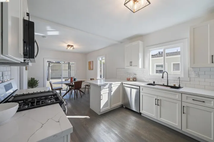 4136 Waterhouse Road, Oakland, California 94602