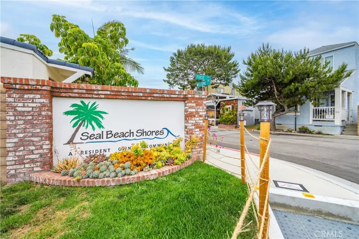 139 Cottonwood Lane, Seal Beach, California 90740