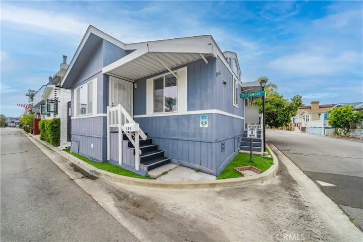 139 Cottonwood Lane, Seal Beach, California 90740