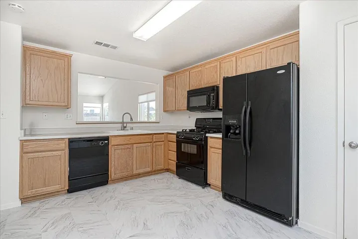 1383 Chamberlain Avenue, Los Banos, California 93635