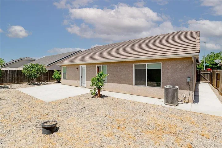 1383 Chamberlain Avenue, Los Banos, California 93635