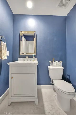 POWDER ROOM
