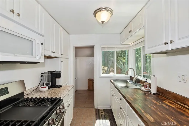 693 Longview Drive, Twin Peaks, California 92391