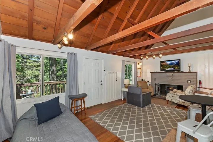 693 Longview Drive, Twin Peaks, California 92391