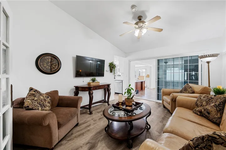 FamilyRoom 24151 Fordview Lake Forest Ca 92630
