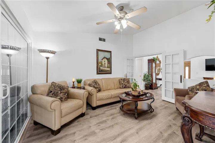 Family Room 24151 Fordview Lake Forest Ca 92630