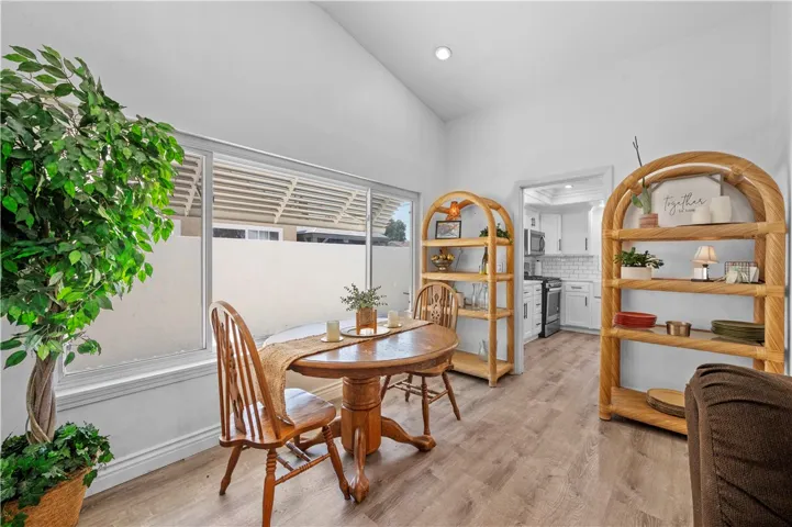 Dining Area 24151 Fordview Lake Forest Ca 92630