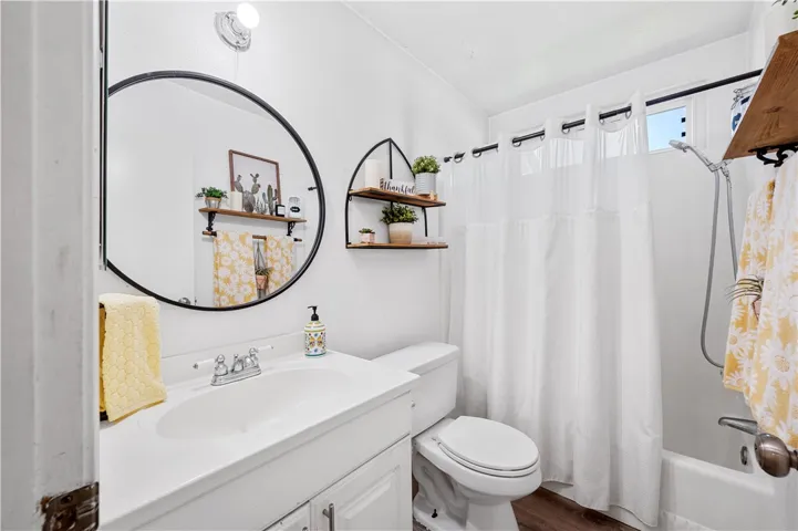 Hallway Bathroom 24151 Fordview Lake Forest Ca 92630