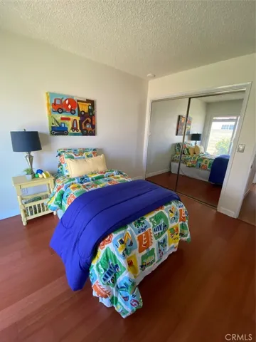 Bedroom#4 New Laminate floors & Mirrored Closets