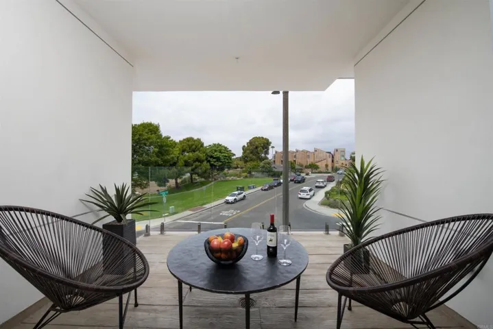 2501 State Street 302, Carlsbad, California 92008
