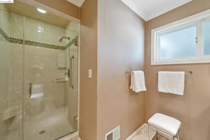 2351 Longview Dr, San Leandro, California 94577-6318