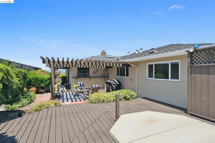 2351 Longview Dr, San Leandro, California 94577-6318
