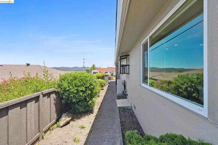 2351 Longview Dr, San Leandro, California 94577-6318