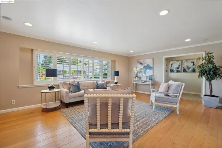 2351 Longview Dr, San Leandro, California 94577-6318