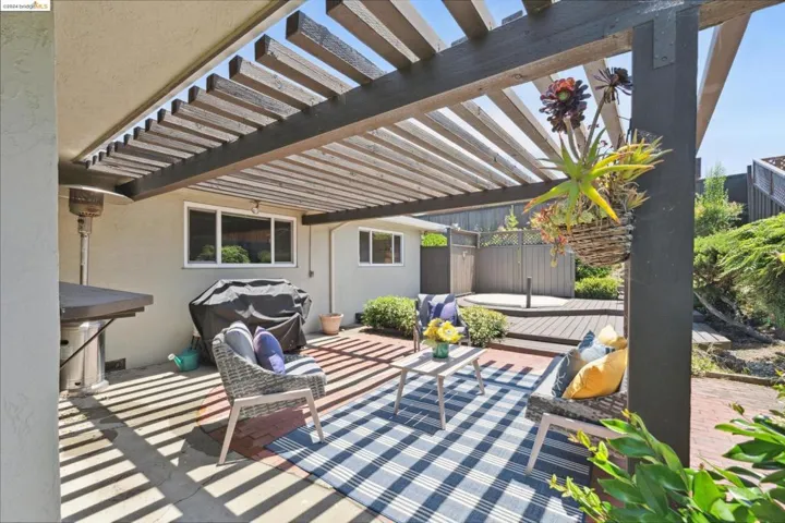 2351 Longview Dr, San Leandro, California 94577-6318