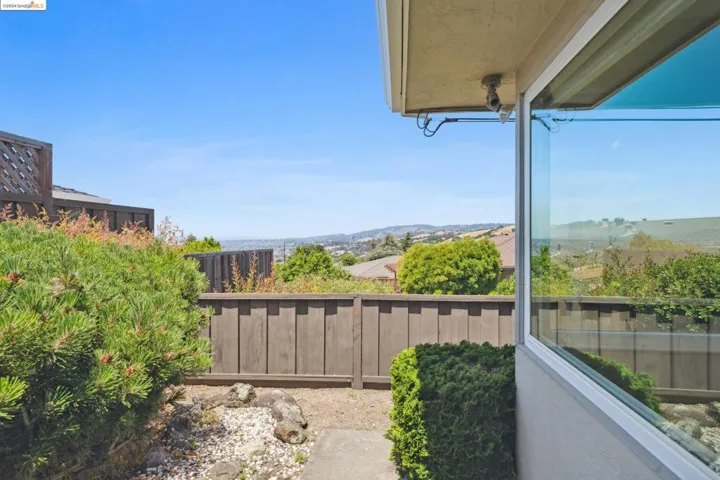 2351 Longview Dr, San Leandro, California 94577-6318