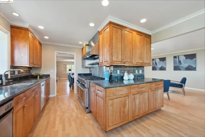 2351 Longview Dr, San Leandro, California 94577-6318