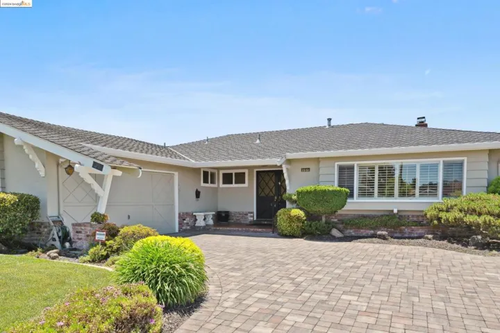2351 Longview Dr, San Leandro, California 94577-6318