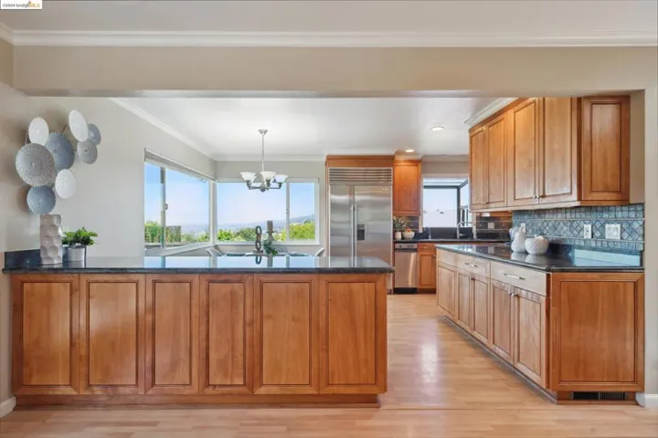 2351 Longview Dr, San Leandro, California 94577-6318
