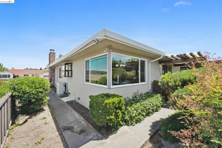 2351 Longview Dr, San Leandro, California 94577-6318