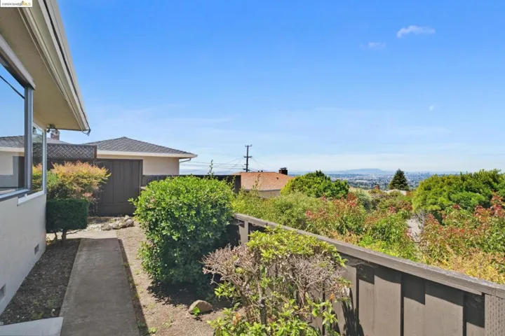 2351 Longview Dr, San Leandro, California 94577-6318