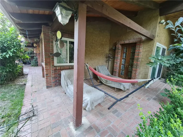 18658 Chase Street, Northridge, California 91324