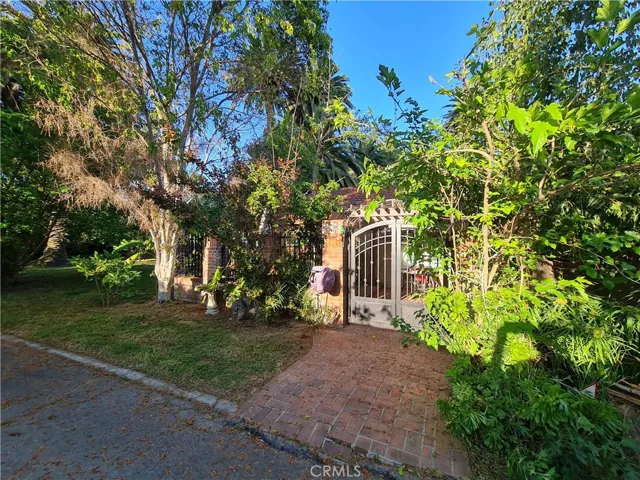 18658 Chase Street, Northridge, California 91324