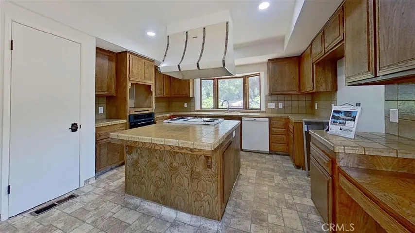 46749 Eastwood Drive N, Oakhurst, California 93644