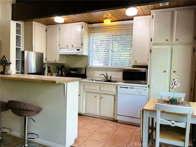 747 East Victoria Court, Lake Arrowhead, California 92352