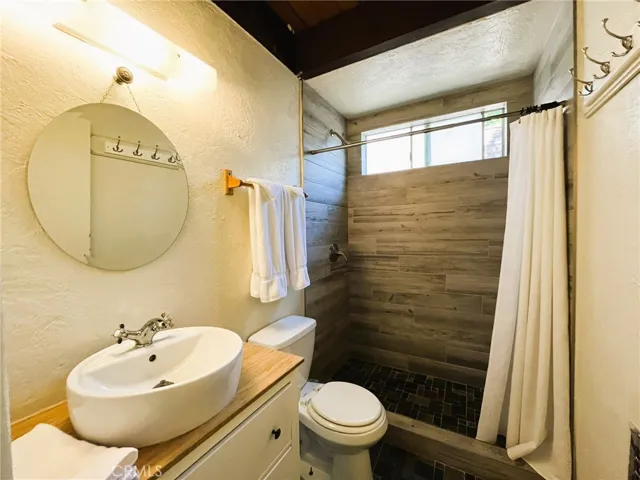 747 East Victoria Court, Lake Arrowhead, California 92352