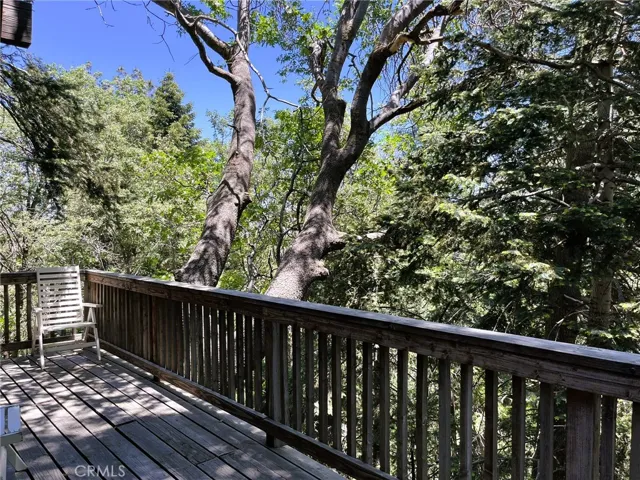 747 East Victoria Court, Lake Arrowhead, California 92352